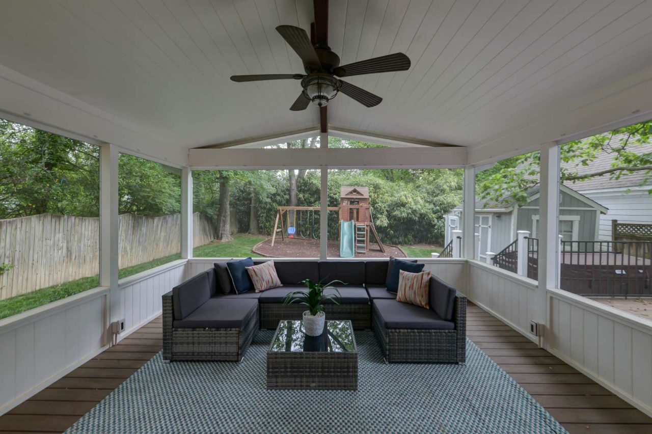 screened in porch hot tub - Coral Gundlach